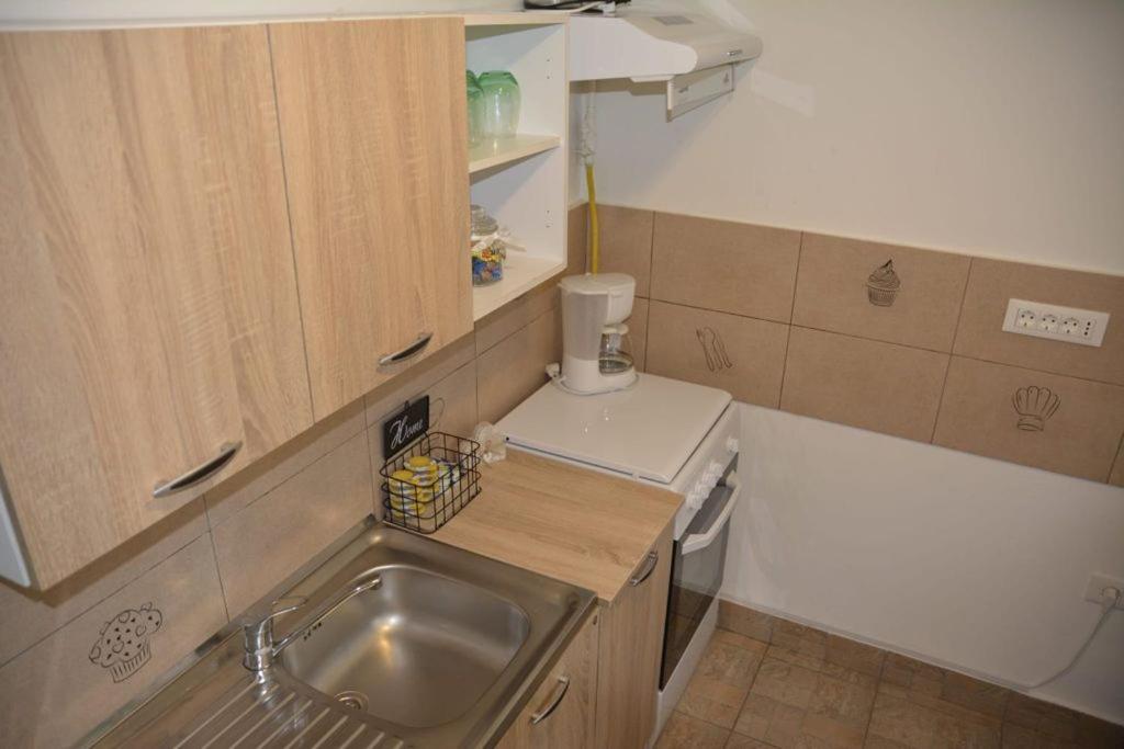 Sunrise Apartment Petrosani Luaran gambar