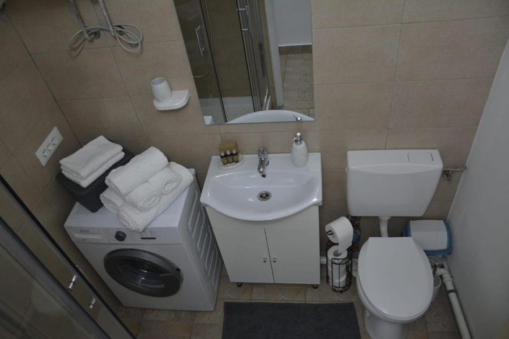 Sunrise Apartment Petrosani Luaran gambar